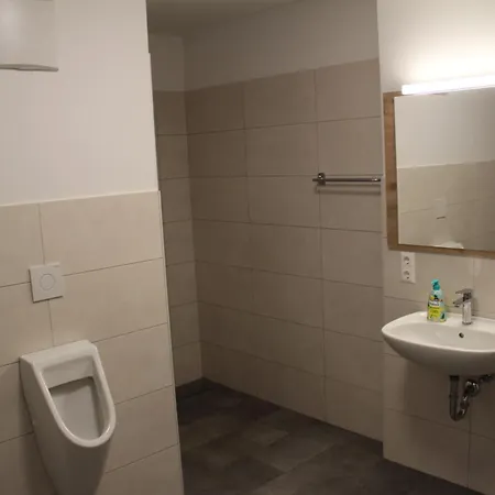 Workers Kreuzwirt بيت ضيافة *