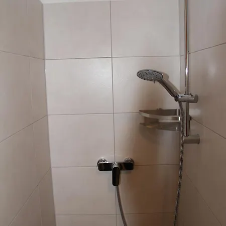 Workers Kreuzwirt بيت ضيافة *